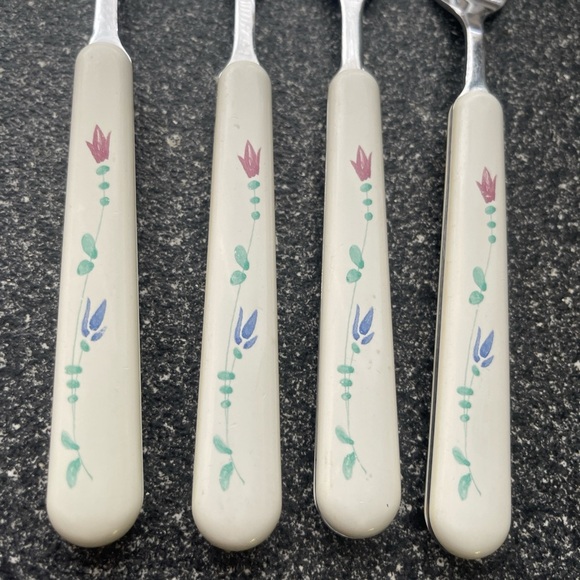 Set of 4 vintage floral patterned forks in white and multi-colour kitchenware - Picture 2 of 7
